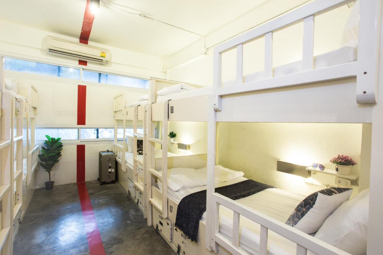Qilombo Hostel Silom - Hq Bangkok Exterior photo