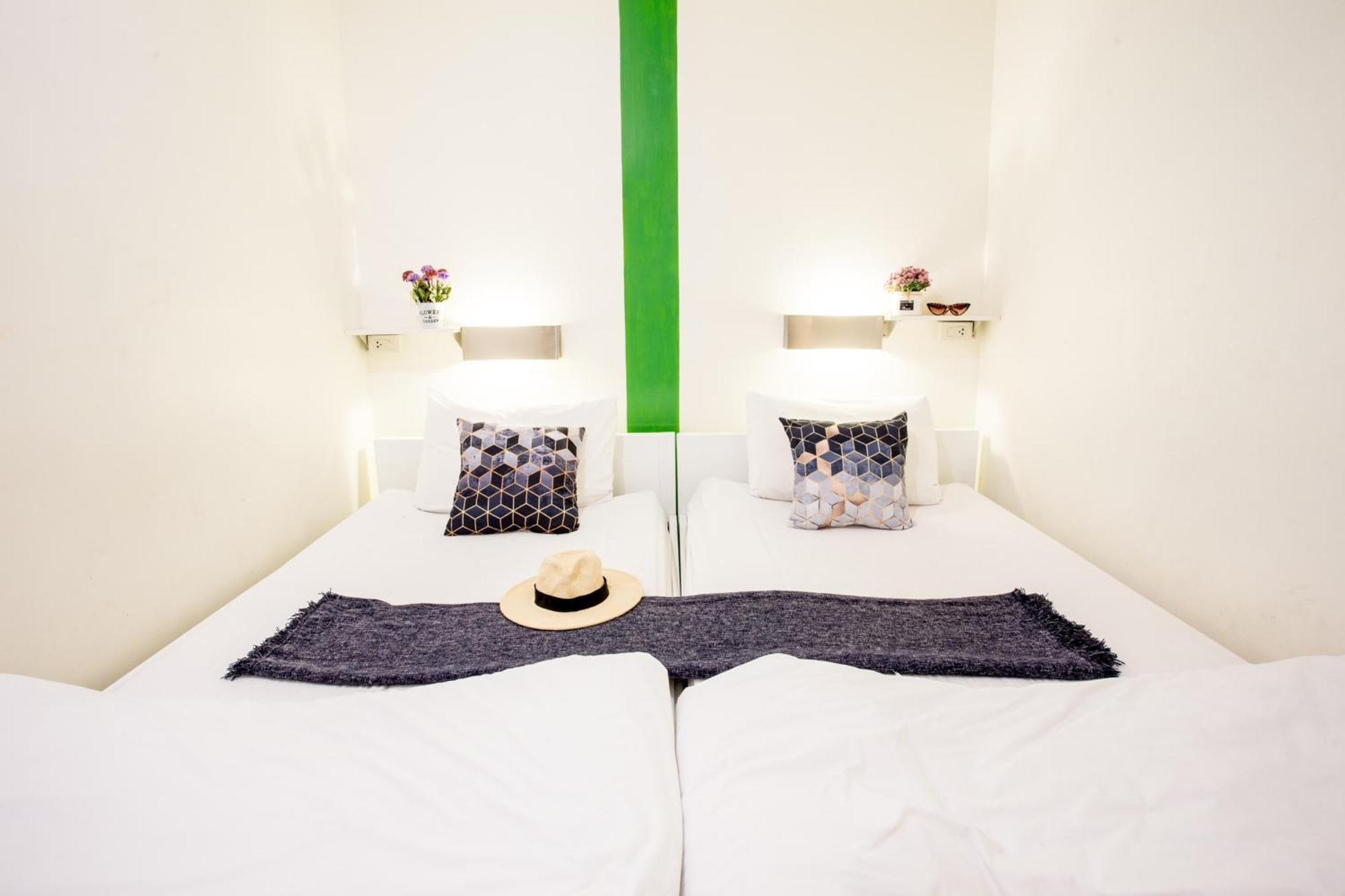 Qilombo Hostel Silom - Hq Bangkok Exterior photo