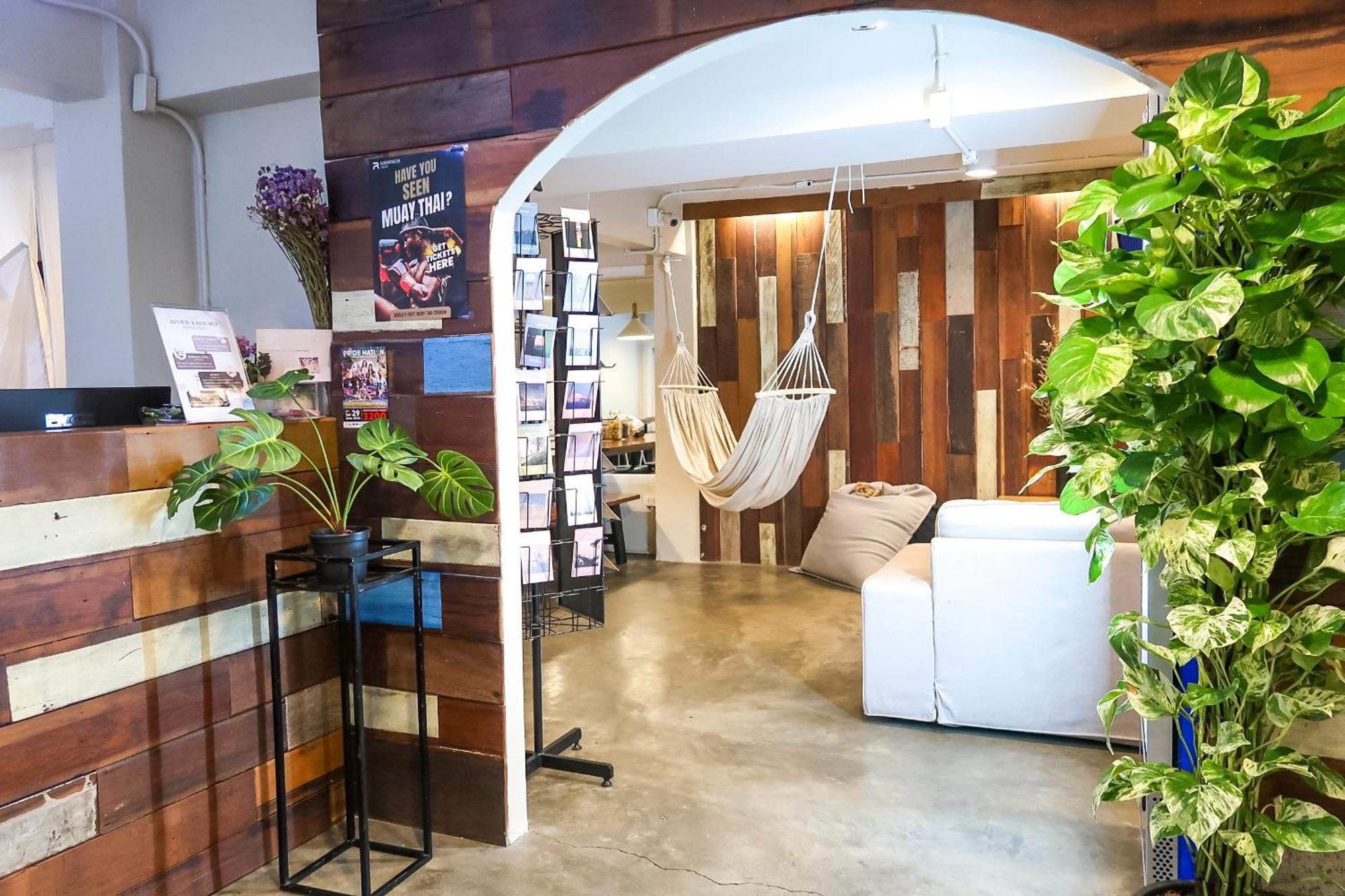 Qilombo Hostel Silom - Hq Bangkok Exterior photo